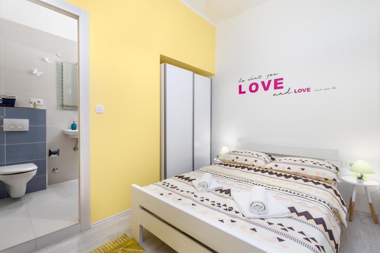Apartment With Center *