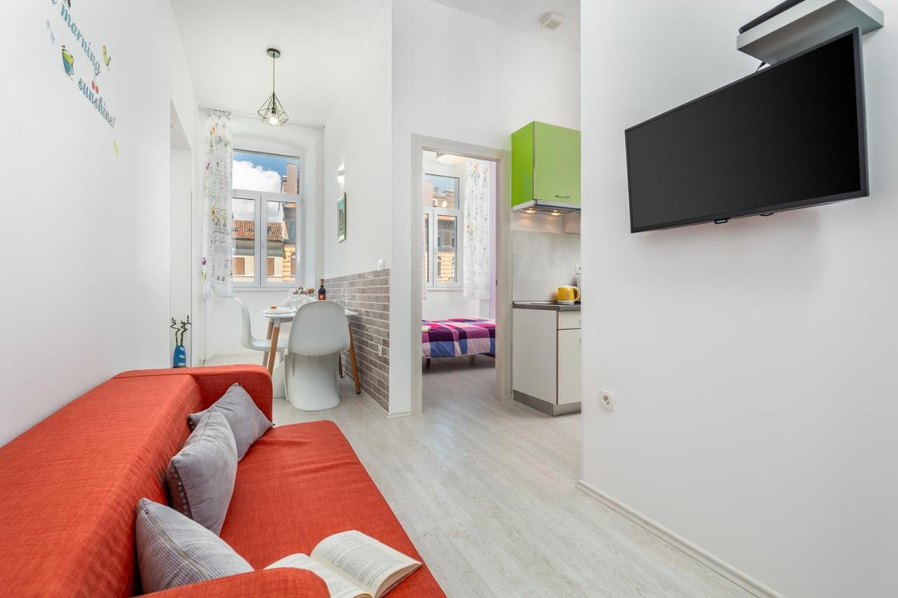 With Center Apartment *