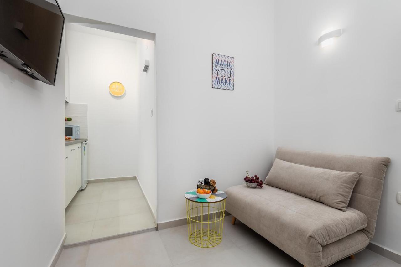 Apartment With Center *